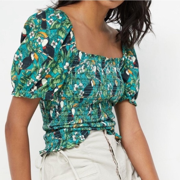 Dolan Anthropologie Tropical Toucan print top Rouched puff short sleeve XS Green